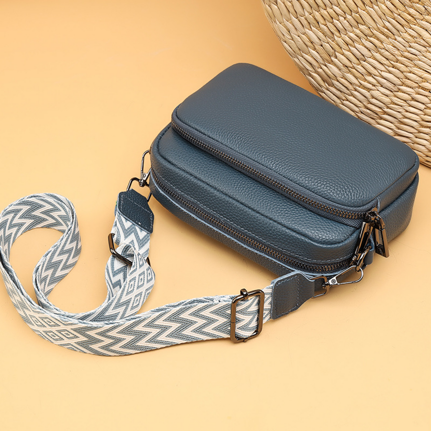 Forma Curve Crossbody