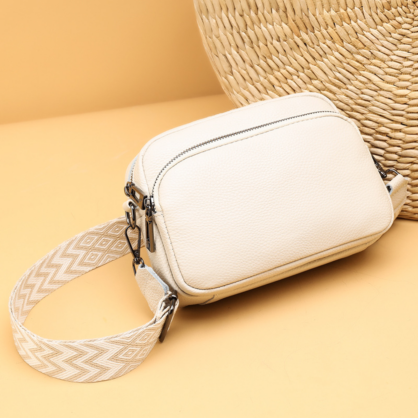 Forma Curve Crossbody