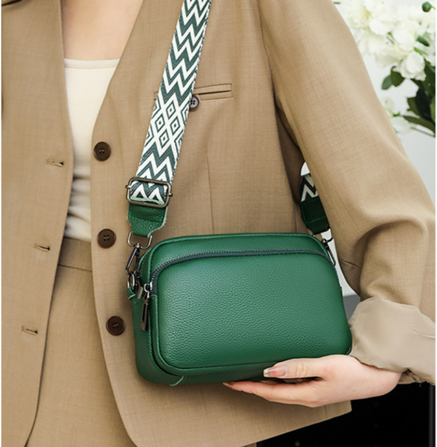 Forma Curve Crossbody