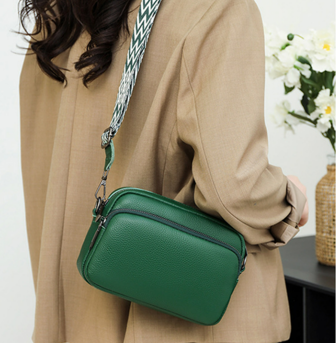 Forma Curve Crossbody