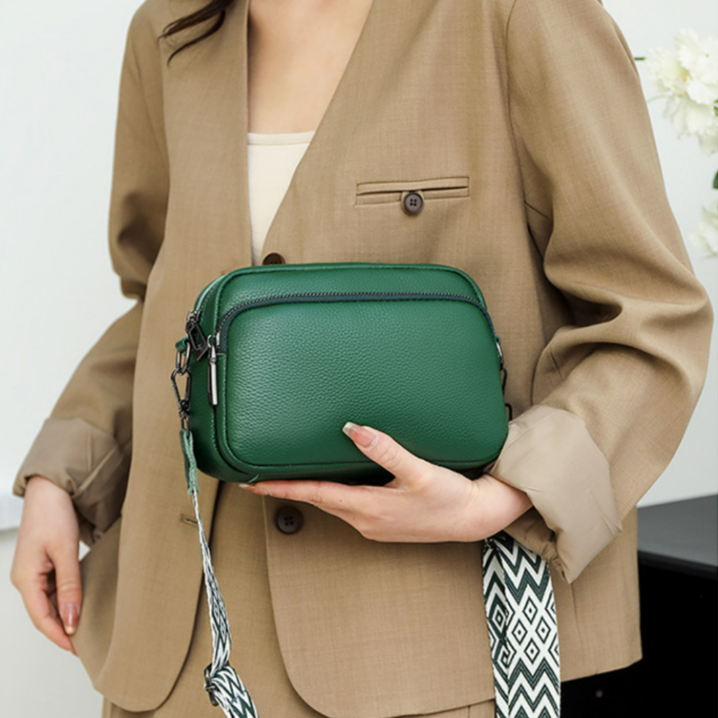 Forma Curve Crossbody