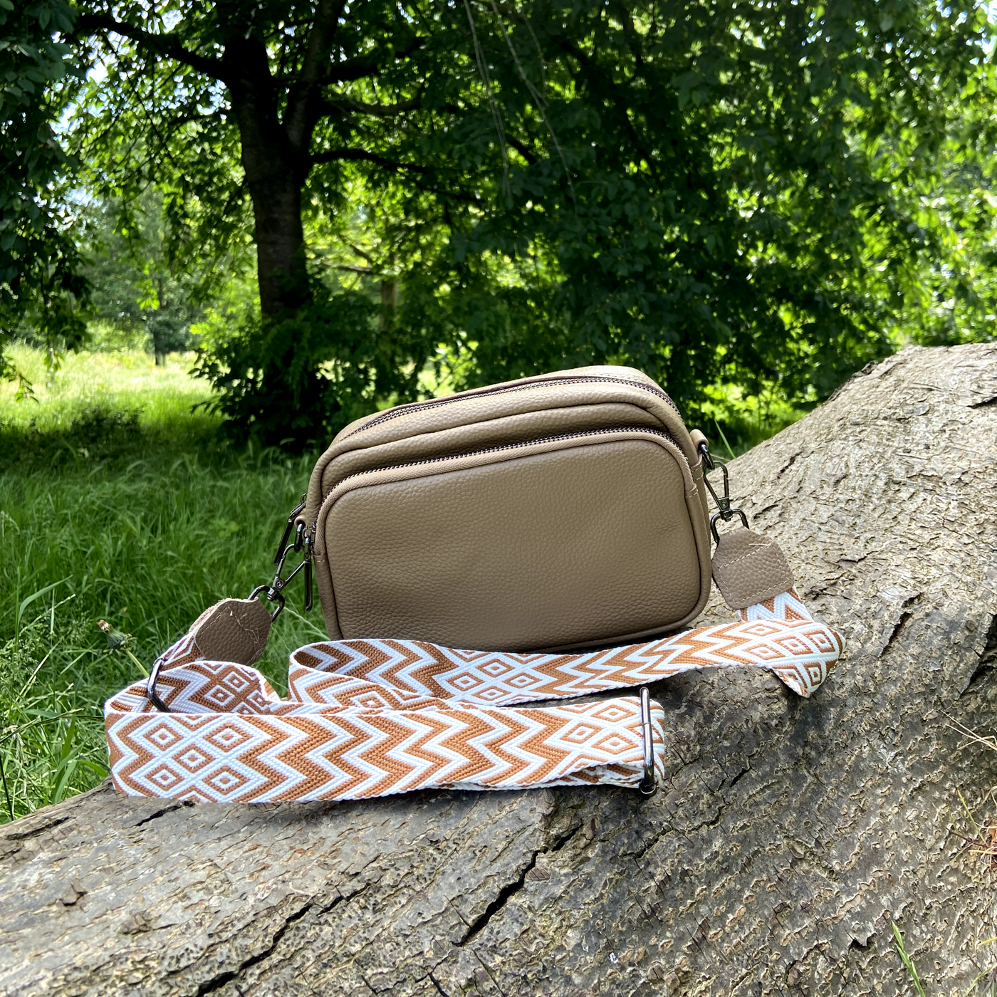 Forma Curve Crossbody