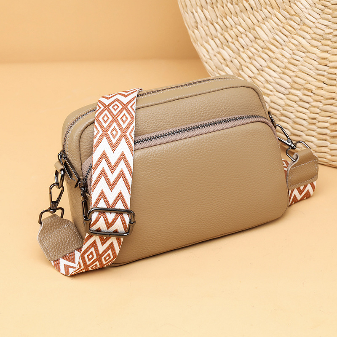 Forma Curve Crossbody